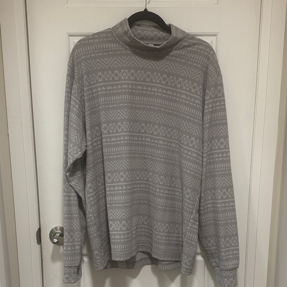 Uniqlo Men's Turtleneck Sweater in Gray Pattern